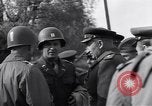 Image Le Lieutenant-général Courtney H Hodges Torgau Allemagne, 1945, de la seconde 48 séquences d'archives historiques vidéo 65675037538