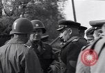 Image Le Lieutenant-général Courtney H Hodges Torgau Allemagne, 1945, de la seconde 49 séquences d'archives historiques vidéo 65675037538