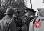 Image Le Lieutenant-général Courtney H Hodges Torgau Allemagne, 1945, de la seconde 50 séquences d'archives historiques vidéo 65675037538
