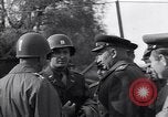 Image Le Lieutenant-général Courtney H Hodges Torgau Allemagne, 1945, de la seconde 51 séquences d'archives historiques vidéo 65675037538