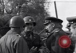 Image Le Lieutenant-général Courtney H Hodges Torgau Allemagne, 1945, de la seconde 52 séquences d'archives historiques vidéo 65675037538