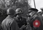 Image Le Lieutenant-général Courtney H Hodges Torgau Allemagne, 1945, de la seconde 57 séquences d'archives historiques vidéo 65675037538