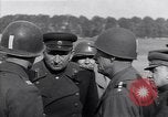 Image Le Lieutenant-général Courtney H Hodges Torgau Allemagne, 1945, de la seconde 62 séquences d'archives historiques vidéo 65675037538