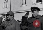 Image général Courtney Hodges Torgau Allemagne, 1945, de la seconde 44 séquences d'archives historiques vidéo 65675037539