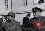 Image général Courtney Hodges Torgau Allemagne, 1945, de la seconde 45 séquences d'archives historiques vidéo 65675037539