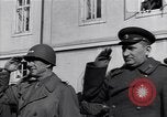 Image général Courtney Hodges Torgau Allemagne, 1945, de la seconde 46 séquences d'archives historiques vidéo 65675037539