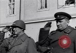 Image général Courtney Hodges Torgau Allemagne, 1945, de la seconde 47 séquences d'archives historiques vidéo 65675037539