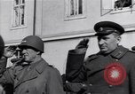 Image général Courtney Hodges Torgau Allemagne, 1945, de la seconde 49 séquences d'archives historiques vidéo 65675037539