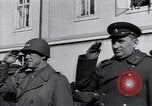 Image général Courtney Hodges Torgau Allemagne, 1945, de la seconde 51 séquences d'archives historiques vidéo 65675037539