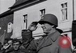 Image général Courtney Hodges Torgau Allemagne, 1945, de la seconde 53 séquences d'archives historiques vidéo 65675037539
