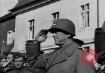 Image général Courtney Hodges Torgau Allemagne, 1945, de la seconde 57 séquences d'archives historiques vidéo 65675037539