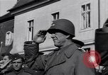 Image général Courtney Hodges Torgau Allemagne, 1945, de la seconde 58 séquences d'archives historiques vidéo 65675037539