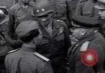 Immagine di Il Maggiore Generale Terry Allen Delitzsch Germania, 1945, secondo 57 filmato di repertorio 65675037542