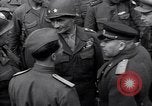 Immagine di Il Maggiore Generale Terry Allen Delitzsch Germania, 1945, secondo 59 filmato di repertorio 65675037542