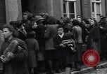 Immagine di Civili tedesco Delitzsch Germania, 1945, secondo 8 filmato di repertorio 65675037544
