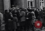 Immagine di Civili tedesco Delitzsch Germania, 1945, secondo 10 filmato di repertorio 65675037544
