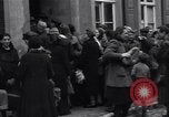 Immagine di Civili tedesco Delitzsch Germania, 1945, secondo 15 filmato di repertorio 65675037544