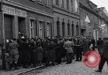 Immagine di Civili tedesco Delitzsch Germania, 1945, secondo 23 filmato di repertorio 65675037544