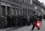 Immagine di Civili tedesco Delitzsch Germania, 1945, secondo 24 filmato di repertorio 65675037544