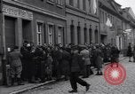 Immagine di Civili tedesco Delitzsch Germania, 1945, secondo 25 filmato di repertorio 65675037544