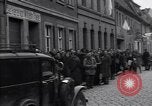 Immagine di Civili tedesco Delitzsch Germania, 1945, secondo 30 filmato di repertorio 65675037544