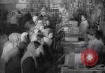 Immagine di Kreschatik negozio di alimentari Kiev Ucraina, 1947, secondo 38 filmato di repertorio 65675037546