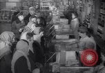 Immagine di Kreschatik negozio di alimentari Kiev Ucraina, 1947, secondo 44 filmato di repertorio 65675037546