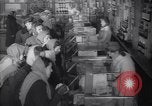 Immagine di Kreschatik negozio di alimentari Kiev Ucraina, 1947, secondo 49 filmato di repertorio 65675037546