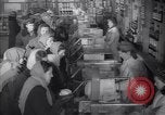 Immagine di Kreschatik negozio di alimentari Kiev Ucraina, 1947, secondo 50 filmato di repertorio 65675037546