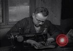 Immagine di Fabbrica di scarpe Bielorussia Minsk Unione Sovietica, 1947, secondo 45 filmato di repertorio 65675037548