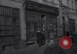Immagine di Negozio di abbigliamento Kiev Ucraina, 1947, secondo 9 filmato di repertorio 65675037549