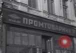 Immagine di Negozio di abbigliamento Kiev Ucraina, 1947, secondo 20 filmato di repertorio 65675037549
