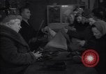 Immagine di Negozio di abbigliamento Kiev Ucraina, 1947, secondo 58 filmato di repertorio 65675037549