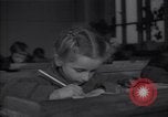 Standbild Klassenzimmer Minsk Belarus Sowjetunion, 1947, aus Sekunde 13 historischem Filmmaterial Videoclip 65675037550