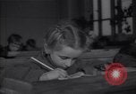 Standbild Klassenzimmer Minsk Belarus Sowjetunion, 1947, aus Sekunde 16 historischem Filmmaterial Videoclip 65675037550
