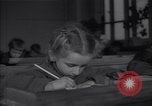 Standbild Klassenzimmer Minsk Belarus Sowjetunion, 1947, aus Sekunde 17 historischem Filmmaterial Videoclip 65675037550