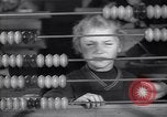 Standbild Klassenzimmer Minsk Belarus Sowjetunion, 1947, aus Sekunde 45 historischem Filmmaterial Videoclip 65675037550
