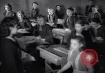 Standbild Klassenzimmer Minsk Belarus Sowjetunion, 1947, aus Sekunde 55 historischem Filmmaterial Videoclip 65675037550