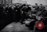 Standbild Arbeitnehmer Proteste Berlin Deutschland, 1953, aus Sekunde 4 historischem Filmmaterial Videoclip 65675037557