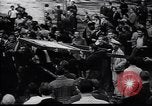 Standbild Arbeitnehmer Proteste Berlin Deutschland, 1953, aus Sekunde 6 historischem Filmmaterial Videoclip 65675037557