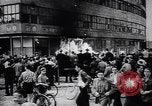 Standbild Arbeitnehmer Proteste Berlin Deutschland, 1953, aus Sekunde 9 historischem Filmmaterial Videoclip 65675037557