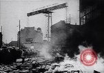 Standbild Arbeitnehmer Proteste Berlin Deutschland, 1953, aus Sekunde 10 historischem Filmmaterial Videoclip 65675037557