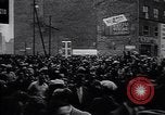 Standbild Arbeitnehmer Proteste Berlin Deutschland, 1953, aus Sekunde 19 historischem Filmmaterial Videoclip 65675037557