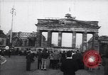 Standbild Arbeitnehmer Proteste Berlin Deutschland, 1953, aus Sekunde 32 historischem Filmmaterial Videoclip 65675037557