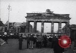Standbild Arbeitnehmer Proteste Berlin Deutschland, 1953, aus Sekunde 34 historischem Filmmaterial Videoclip 65675037557