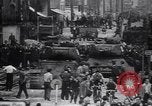 Standbild Arbeitnehmer Proteste Berlin Deutschland, 1953, aus Sekunde 42 historischem Filmmaterial Videoclip 65675037557