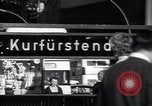 Standbild Szenen von West Berlin Berlin Deutschland, 1962, aus Sekunde 58 historischem Filmmaterial Videoclip 65675037558