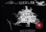Standbild Leben in West-Berlin gegen Osten Berlin Berlin Deutschland, 1961, aus Sekunde 3 historischem Filmmaterial Videoclip 65675037559