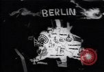 Standbild Leben in West-Berlin gegen Osten Berlin Berlin Deutschland, 1961, aus Sekunde 4 historischem Filmmaterial Videoclip 65675037559