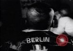 Standbild Leben in West-Berlin gegen Osten Berlin Berlin Deutschland, 1961, aus Sekunde 6 historischem Filmmaterial Videoclip 65675037559